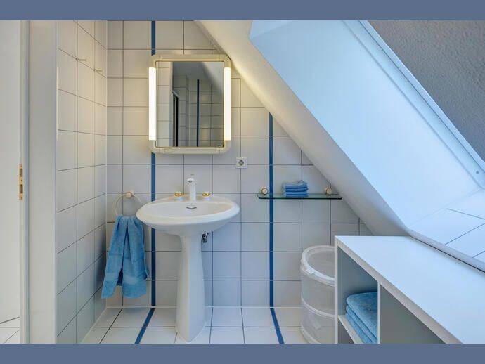 Möbliert: Lichtdurchflutete Dachterrassenwohnung mit Galerie – München – Vorschaubild 8