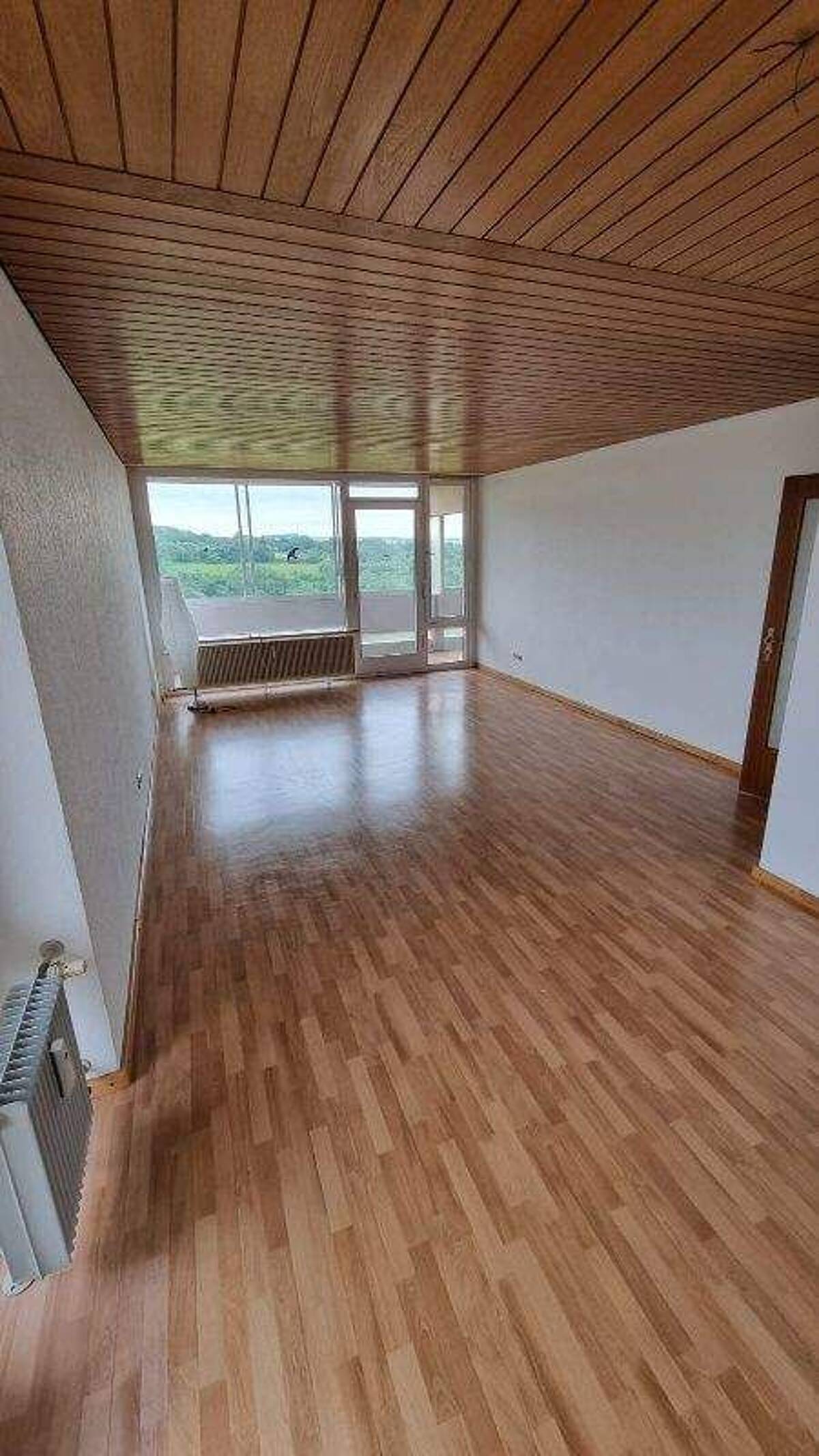 Mega Balkonambiente = Traumhafter Ausblick! – 97422 Schweinfurt – Bild 1 von 9