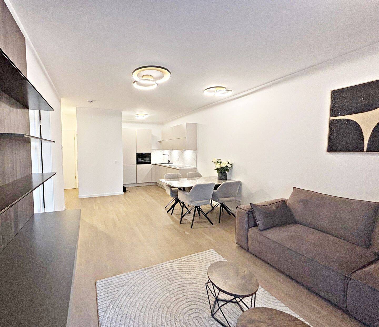 Hochwertig möblierte 2-Zimmer-Wohnung mit großzügigem Balkon – Düsseldorf – Vorschaubild 3
