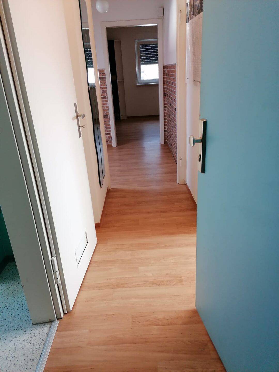 Schöne teilrenovierte Dachgeschoss Wohnung