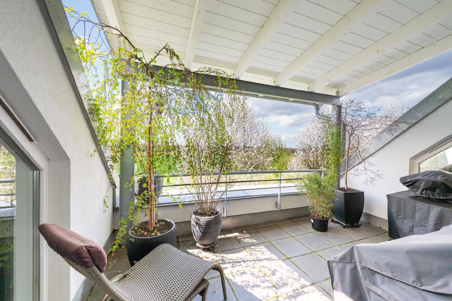 AIGNER - Moderne Maisonette mit traumhaftem Blick ins Grüne, hohem Freizeitwert und S-Bahn-Nähe