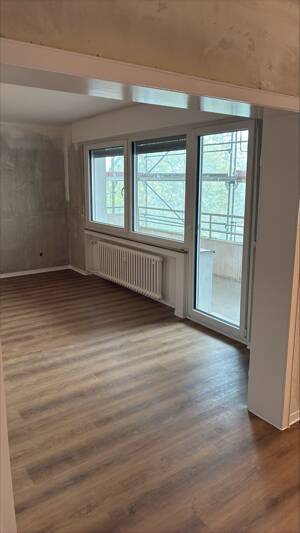 Große Wohlfühloase mit Balkon in Wiesbaden Klarenthal – 65197 Wiesbaden – Vorschaubild 2