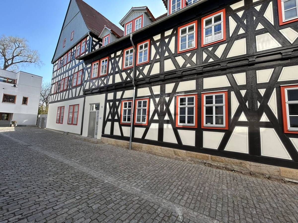 Charmante Dachgeschosswohnung in denkmalgeschütztem Altbau in der Innenstadt! – 99084 Erfurt – Bild 1 von 5