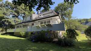 Landhausstil am Niendorfer Gehege! Ruhige 3-Zi.-Maisonette-ETW mit Balkon, Terrasse + TG – 22527 Hamburg – Vorschaubild 2