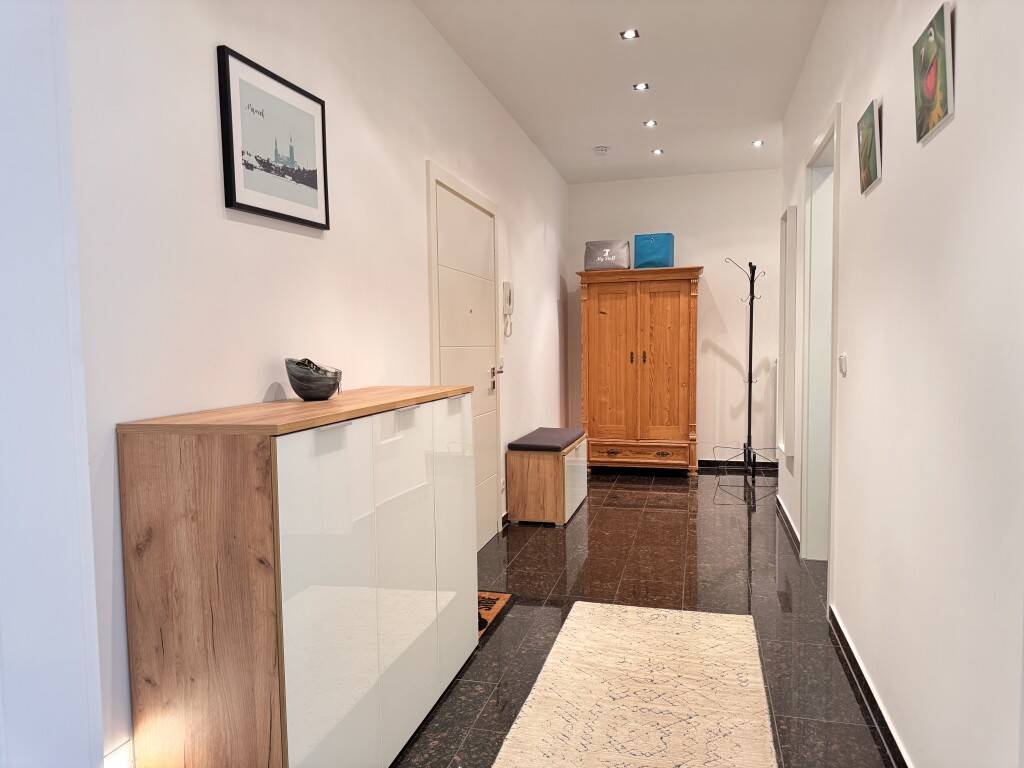 Wohlfühlen in Obergiesing - exklusive 3-Zimmer-Wohnung mit geschützter Terrasse – München – Vorschaubild 2