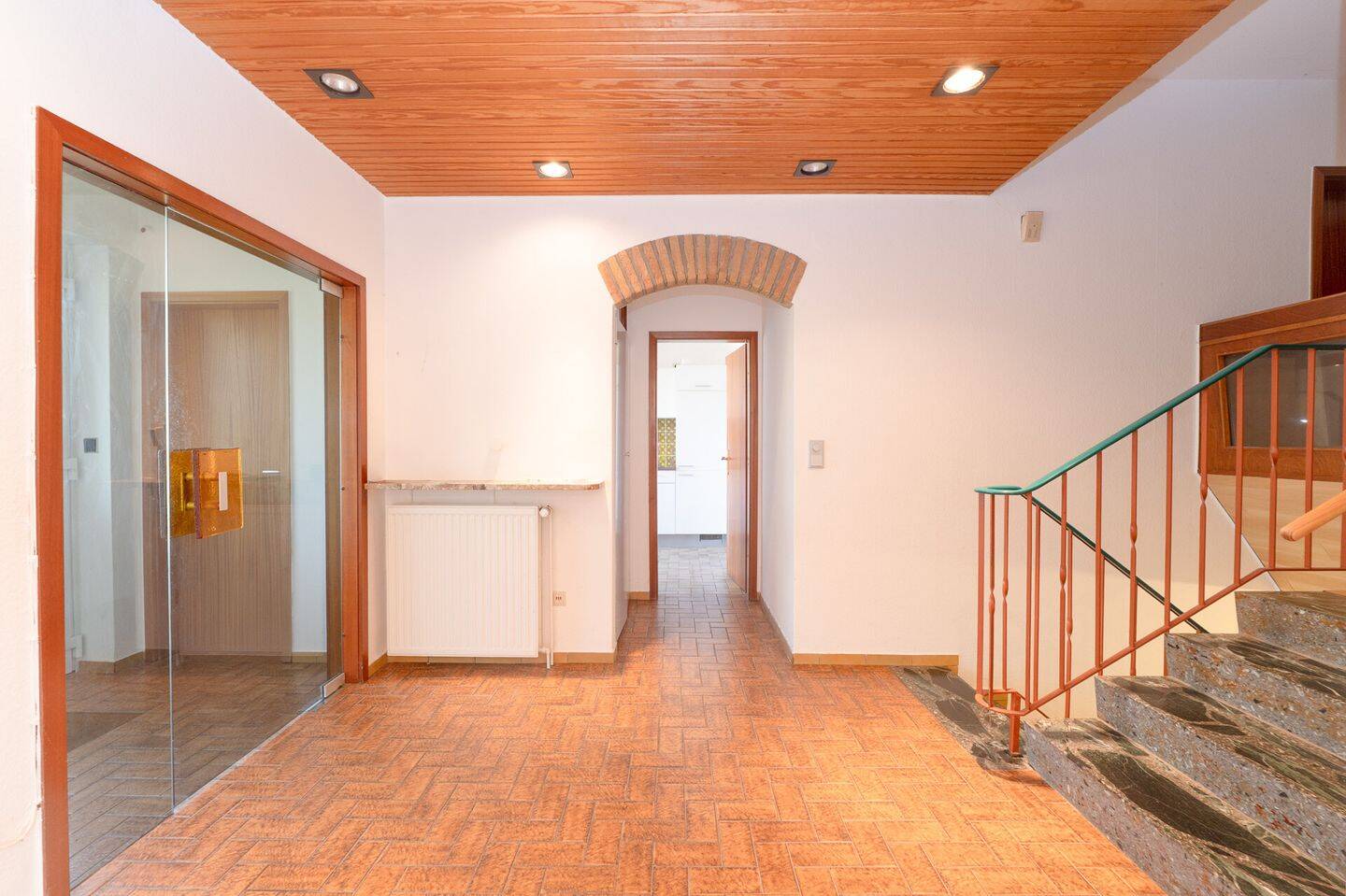 Familienfreundliches Split-Level-Haus mit Kamin, Souterrain und großem Garten am Naturschutzgebiet – Fredenbeck – Vorschaubild 5