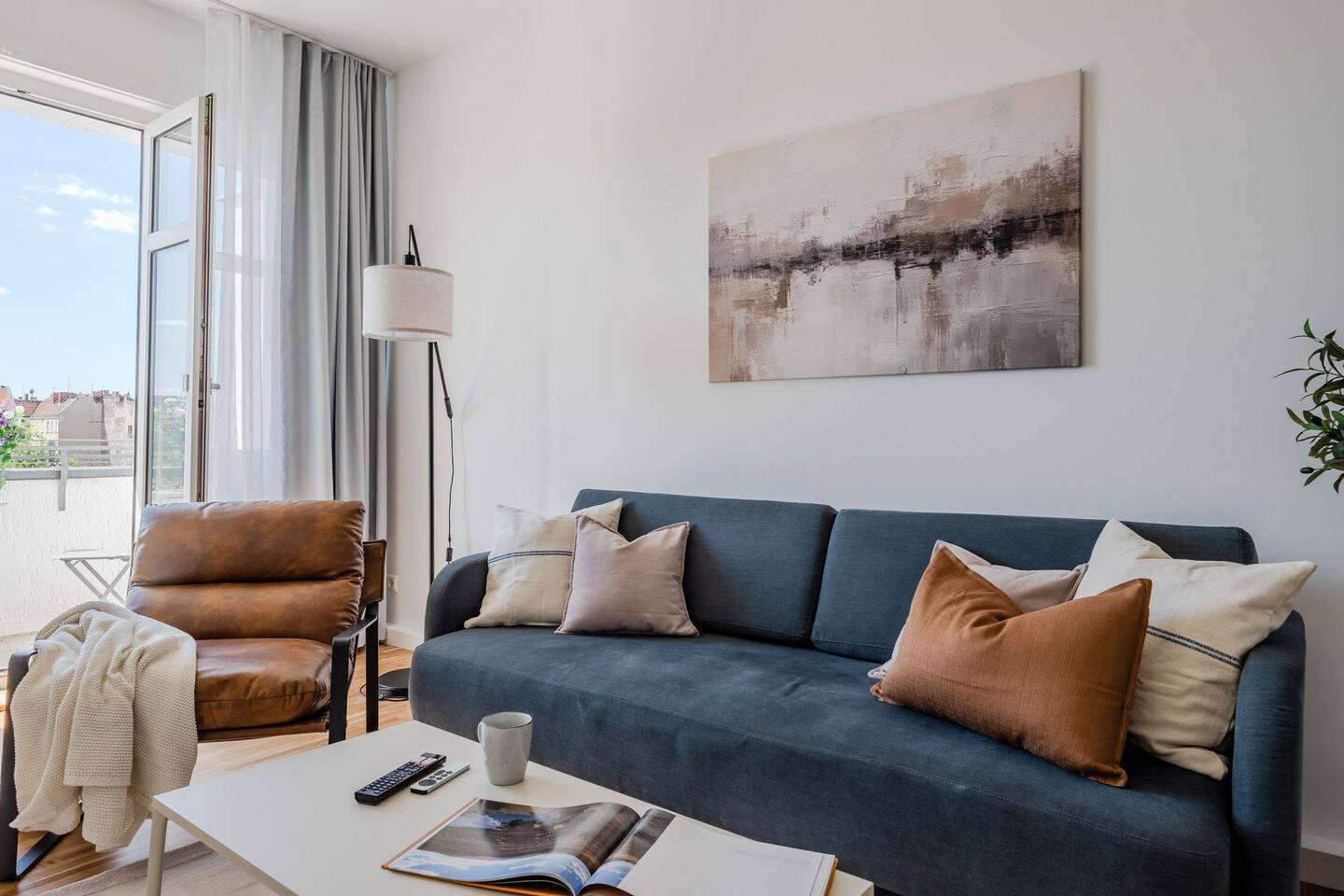 Gepflegte, möblierte 2-Zimmer-Wohnung mit Balkon – Berlin – Vorschaubild 3