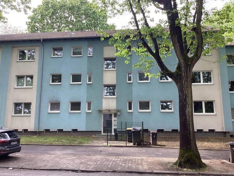 Preiswerte, weitläufige 4,5-Zimmer-Wohnung