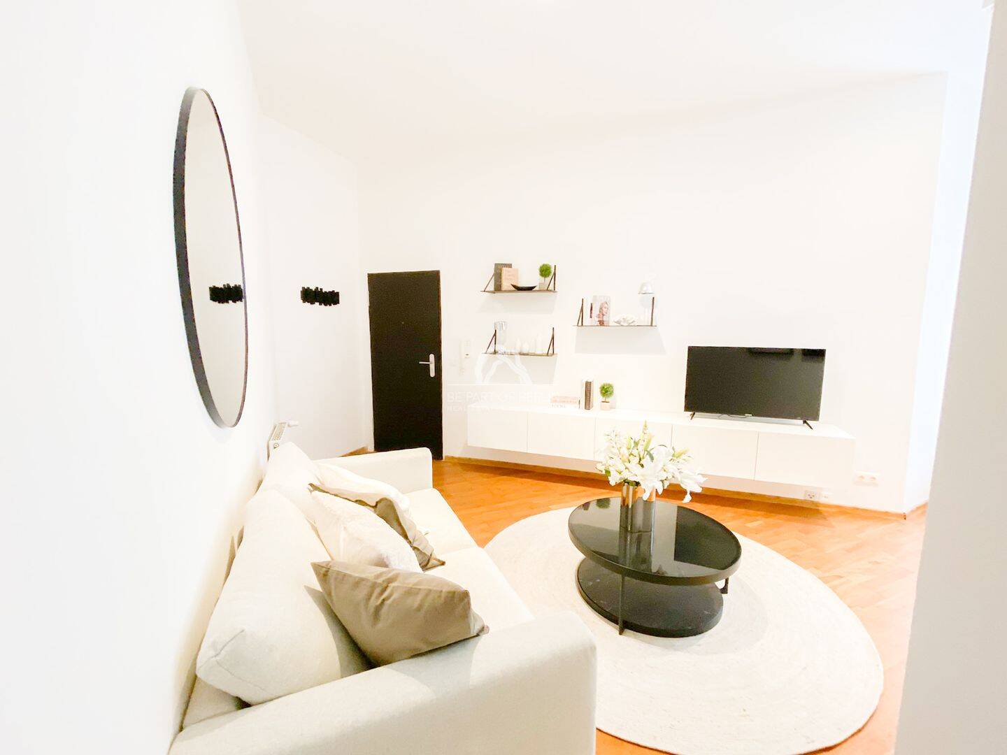 FERTIG MÖBLIERTES MICROAPARTMENT | IM SAMARITERKIEZ | RUHIGES ERDGESCHOSS | PROVISIONSFREI | – Berlin – Vorschaubild 2