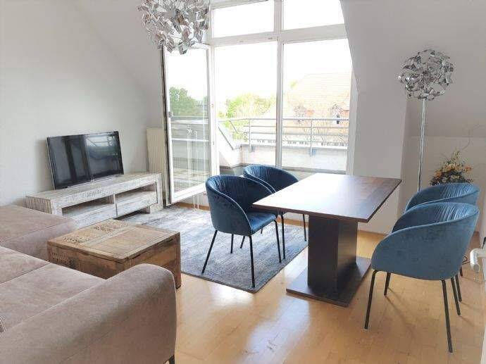 Möblierte Wohnung mit Einbauküche und Balkon