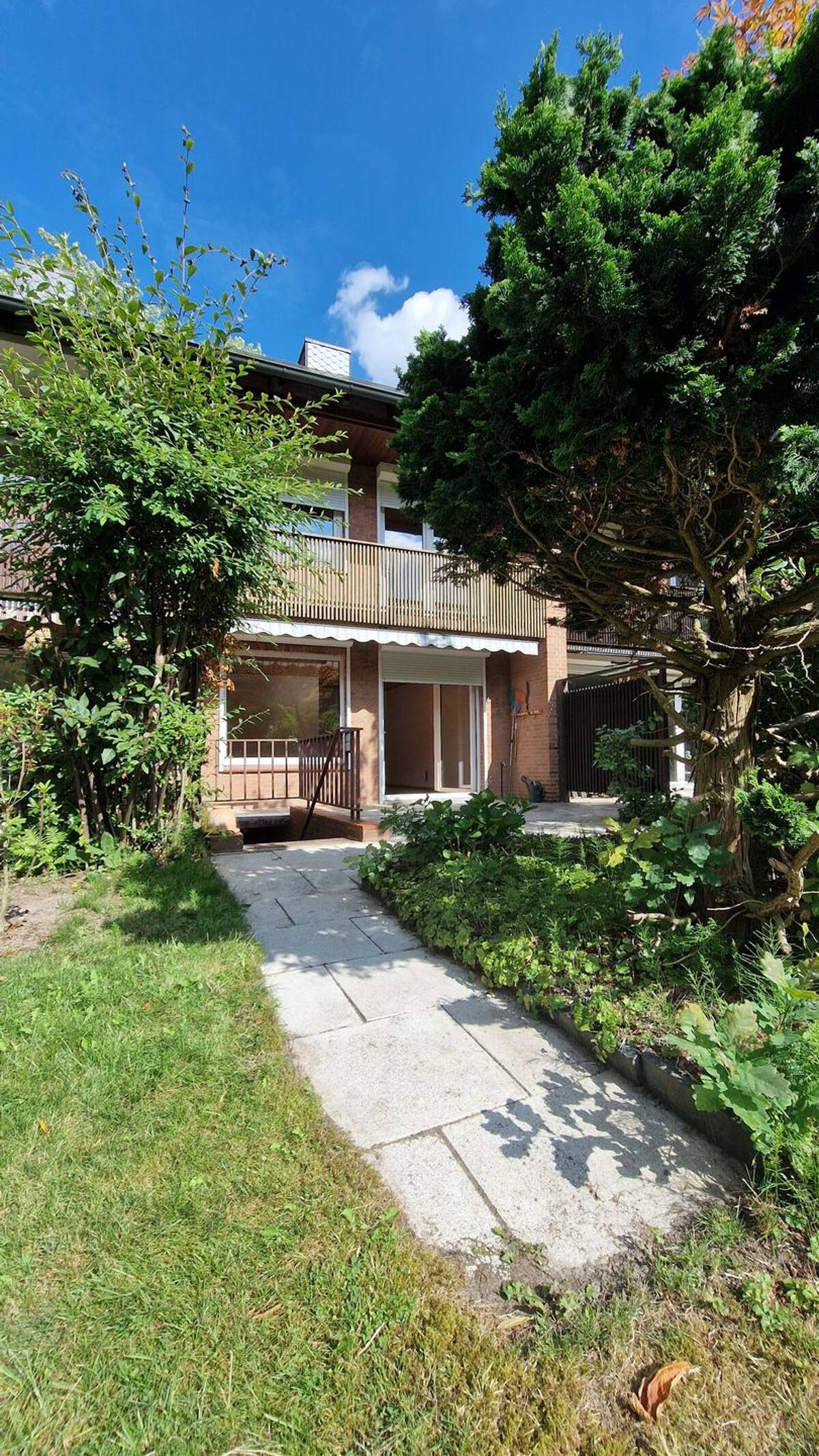 Gepflegtes Reihenhaus mit Garage Wohnen im Grünen – 22549 Hamburg – Bild 1 von 9