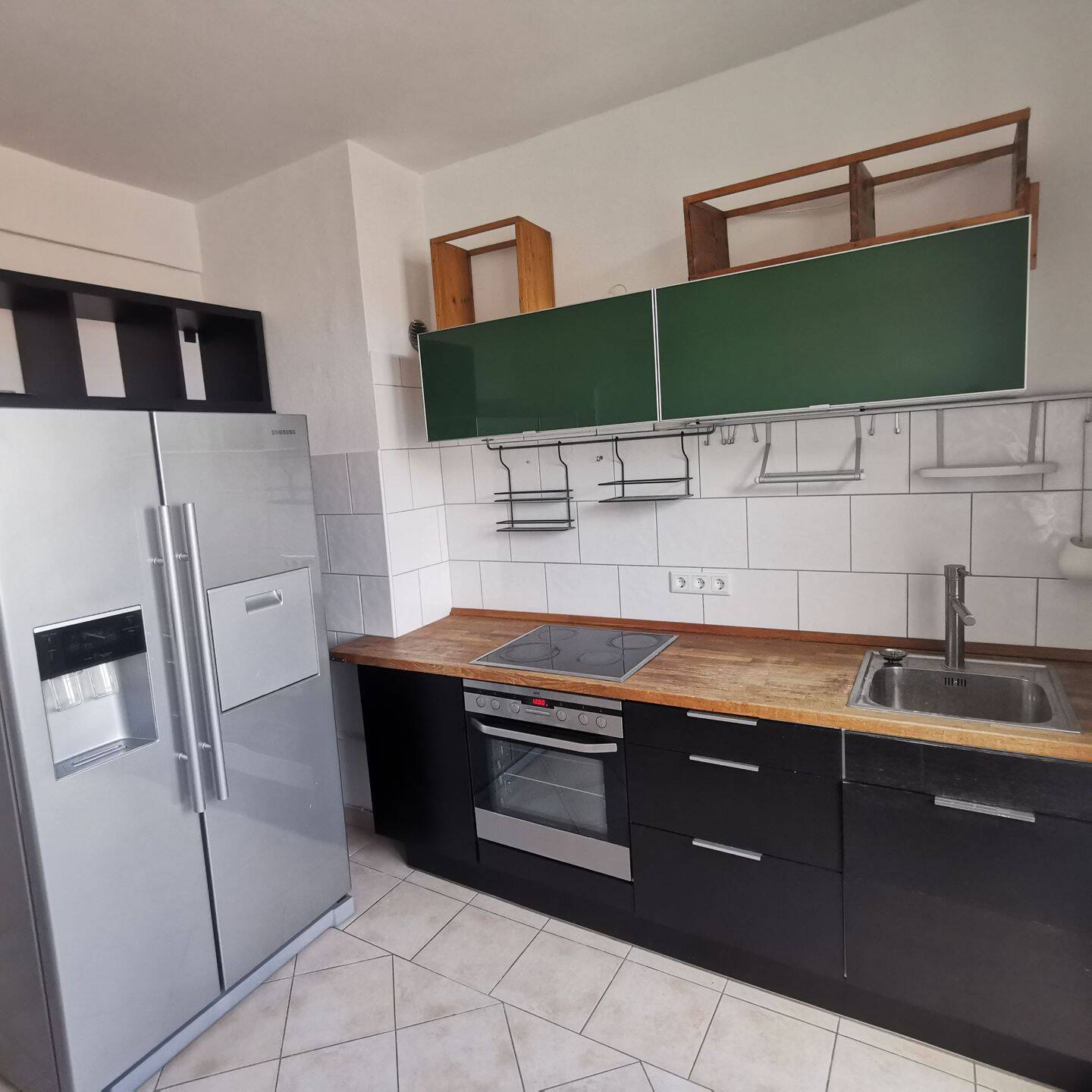 Top Zwei-Raum-Wohnung mit Balkon und Einbauküche