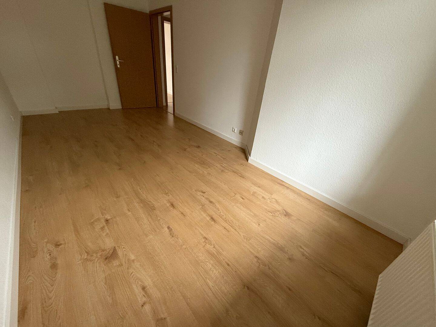 Frei ab 1.10.26 - EBK / 1. Og / Balkon / kleines Arbeitszimmer – Chemnitz – Vorschaubild 7