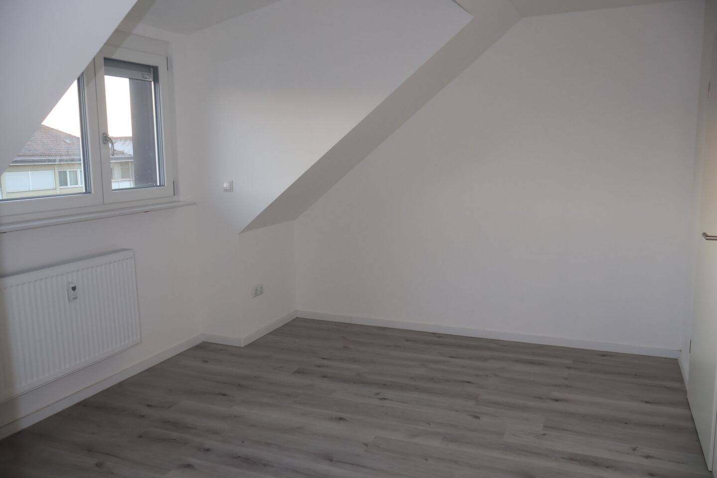 Erstbezug am Stadtpark: 100 m² Dachgeschoss-Juwel mit Wintergarten, EBK & Burgblick! – Nürnberg – Vorschaubild 8