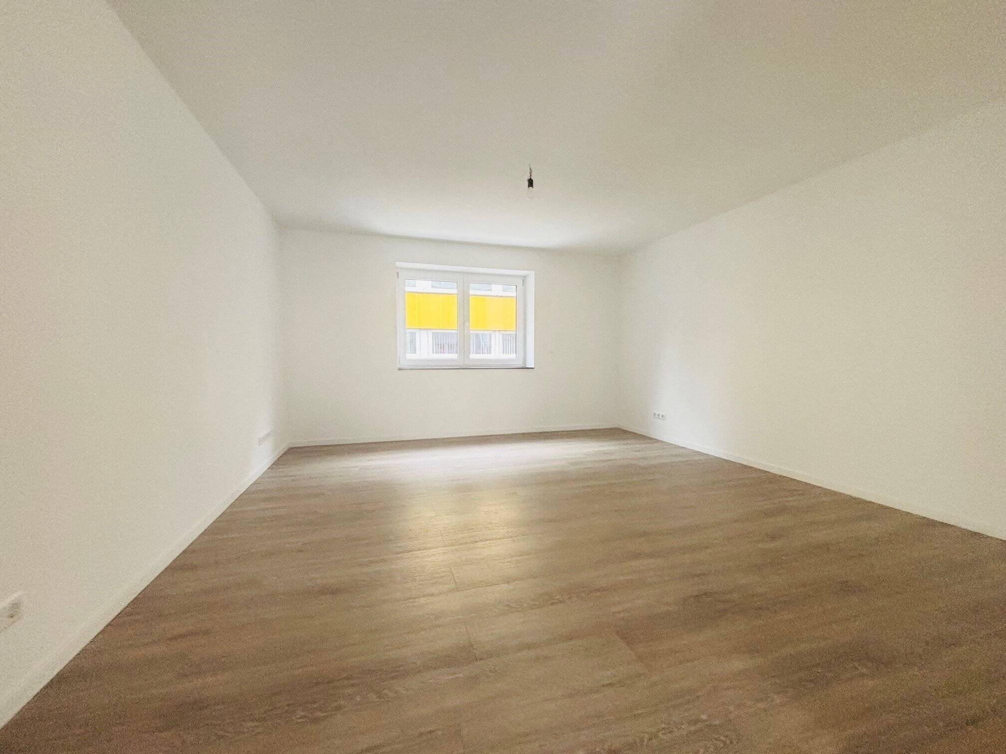 Lukratives Investment: Saniertes Wohn-/Geschäftshaus in der Fußgängerzone mit Ausbaureserve – Singen (Hohentwiel) – Vorschaubild 3