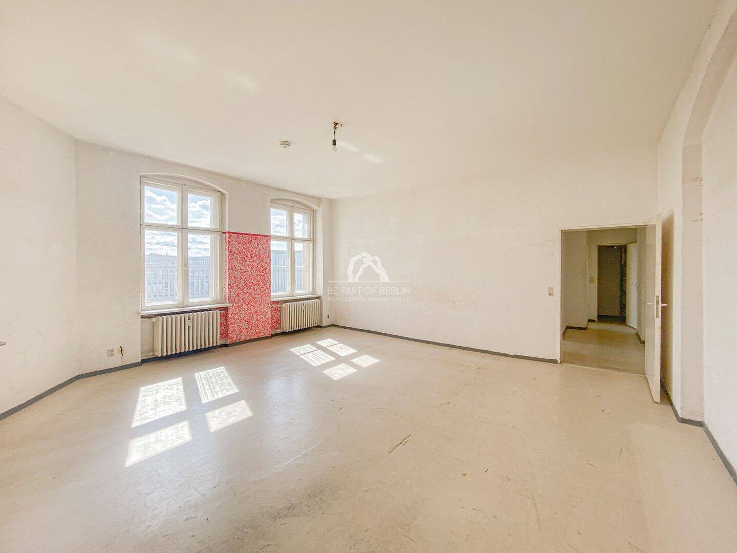 WOHNJUWEL MIT POTENZIAL! GROßZÜGIG GESCHNITTENE & HELLE WOHNUNG AM REGIERUNGSVIERTEL! PROVISIONSFREI – Berlin – Vorschaubild 3