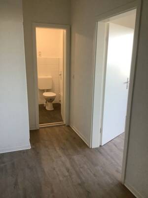 ab sofort: großzügig, renoviert und zentral: Geräumiges, helles Appartment mit Balkon – 46045 Oberhausen – Vorschaubild 3