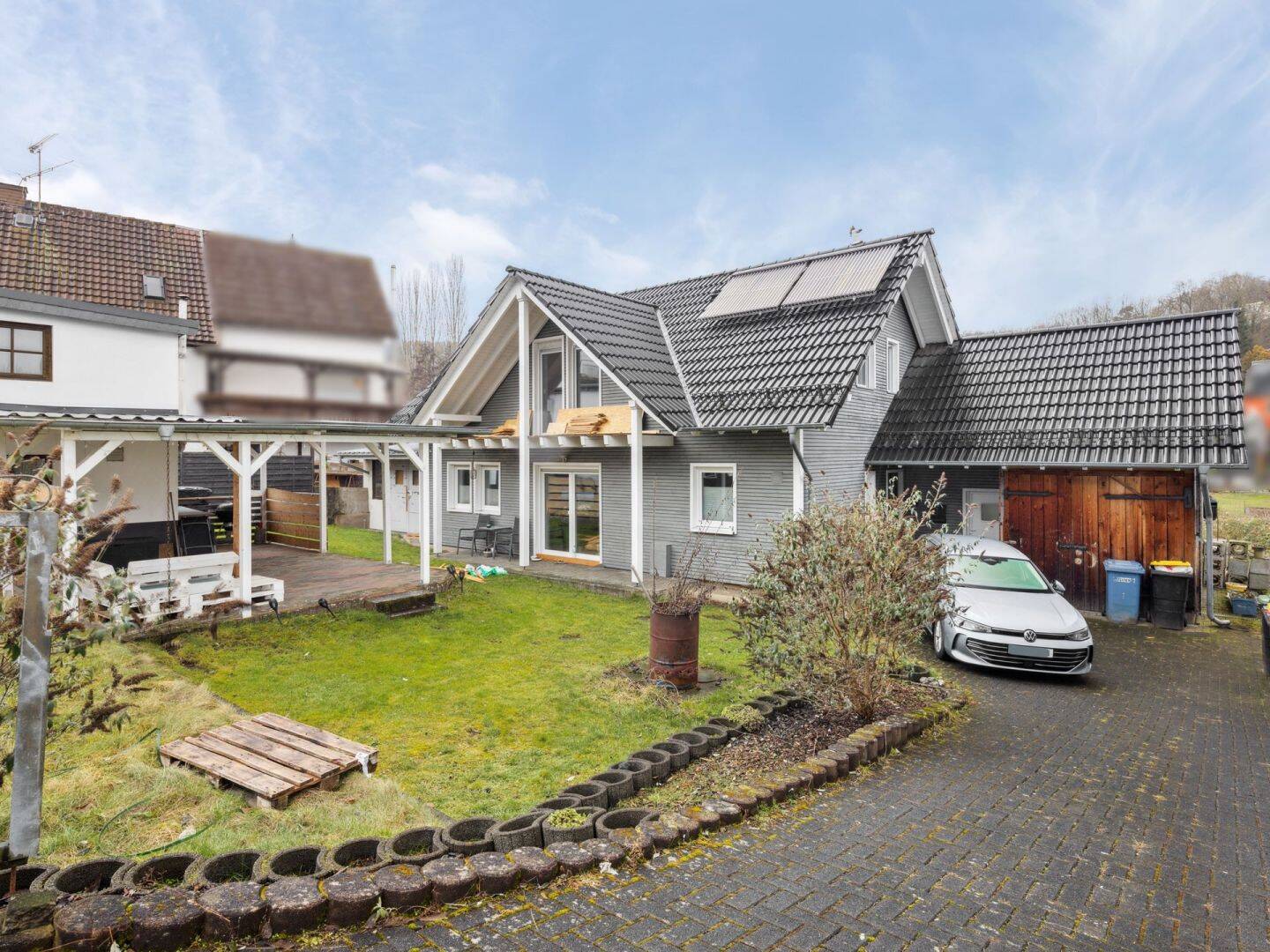 Gemütliches Einfamilienhaus mit Gestaltungsmöglichkeiten in guter Lage – Bad Endbach – Bild 1 von 9