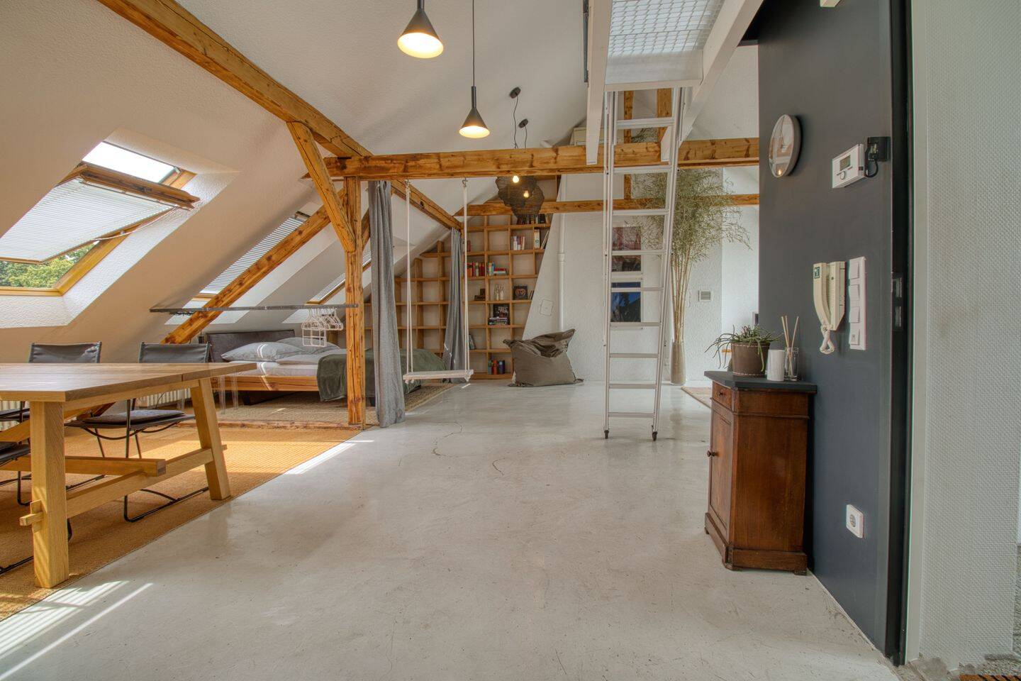 STILVOLLES, MÖBLIERTES LOFT MIT GALERIE - WOHNEN AUF ZEIT – Bochum – Vorschaubild 3