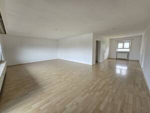 Viel Platz zum Wohlfühlen - helle 3 Zi.-Wohnung mit Balkon und Einbauküche – 65207 Wiesbaden – Vorschaubild 1