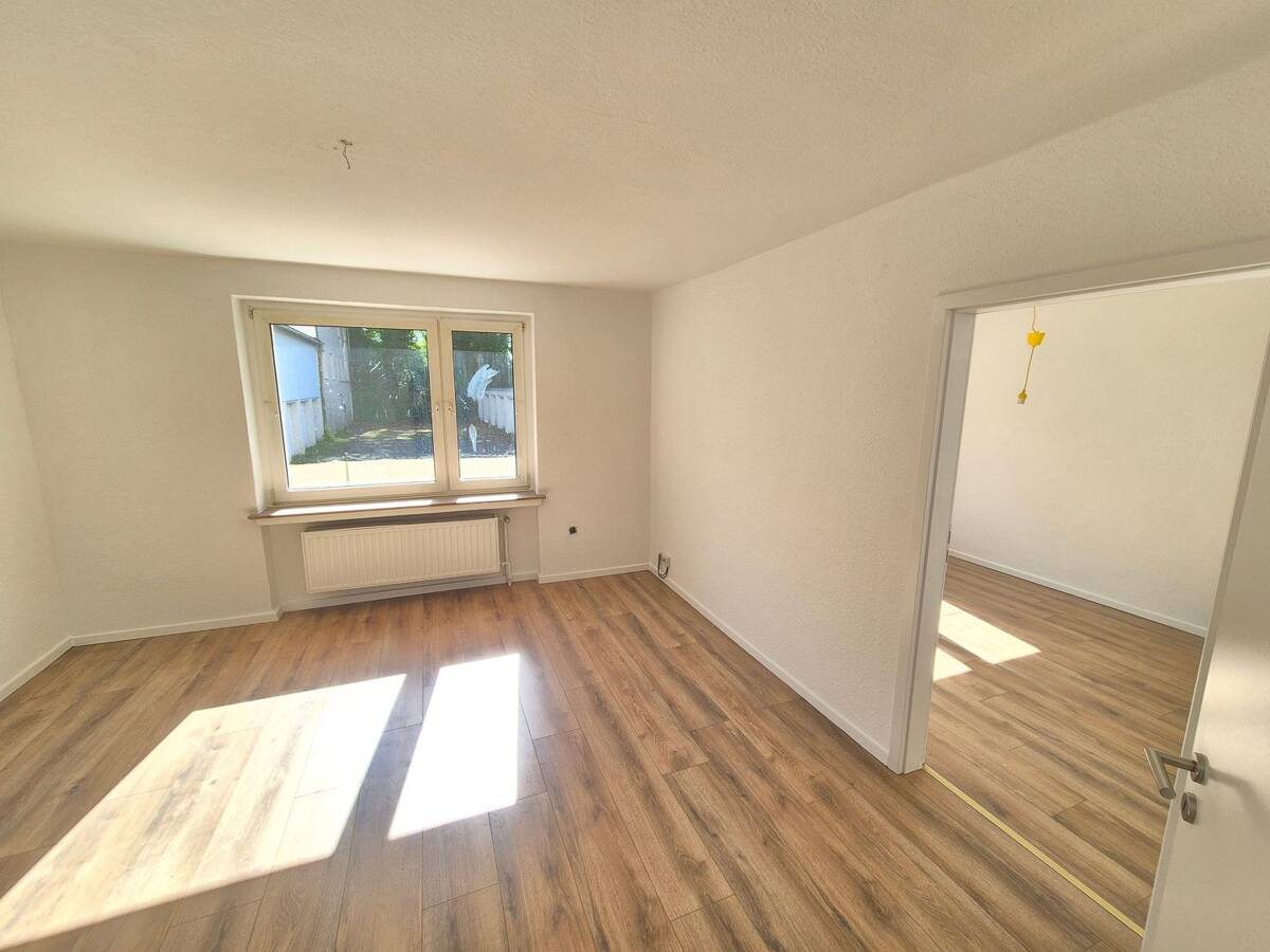 Erstbezug nach Renovierung: 3-Zimmer-Wohnung inkl. EBK – 42119 Wuppertal – Bild 1 von 8