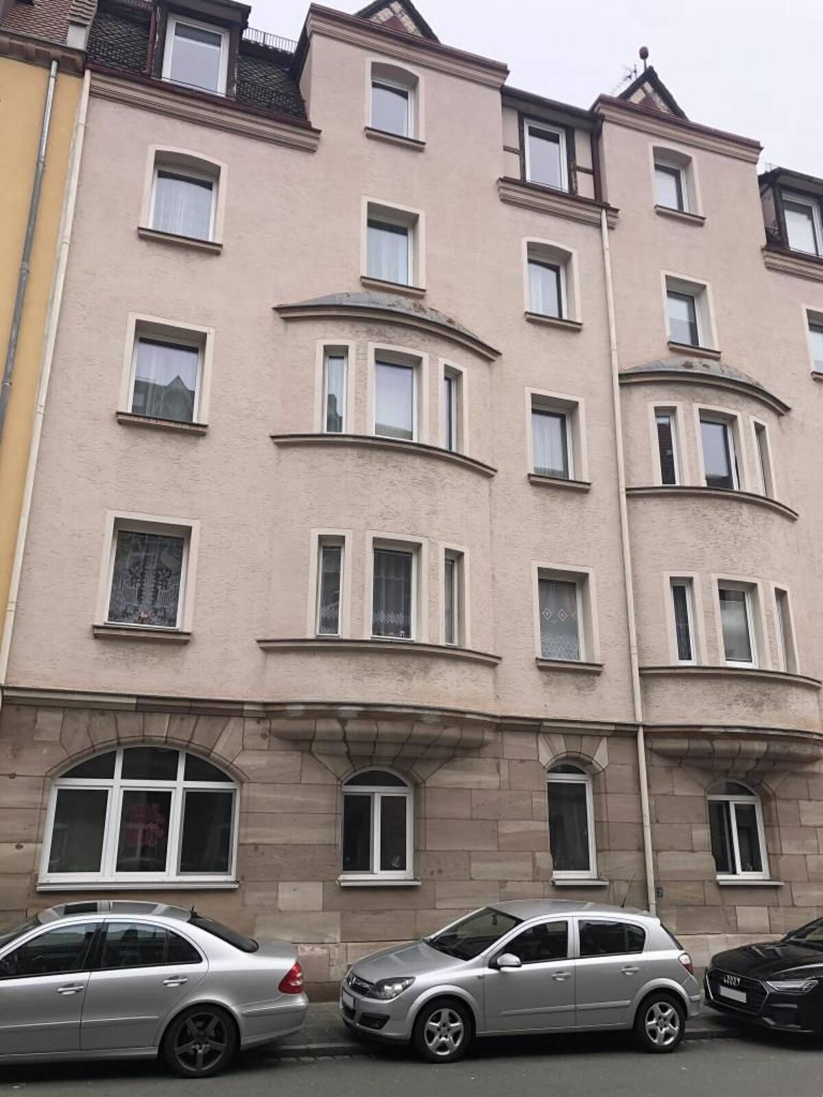 Mehrfamilienhaus mit Teilungserklärung Nürnberg - St. Leonhard / Mehrfamilienhaus kaufen – 90439 Nürnberg – Bild 1 von 9