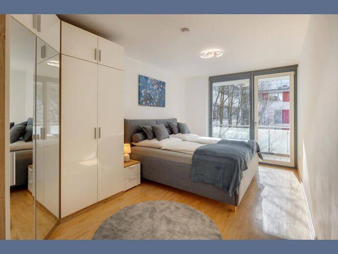 Möbliert: Zentrumsnahe, ruhige 2,5-Zimmer Wohnung mit großem Balkon – München – Vorschaubild 3