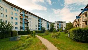 Renovierte 2-Zimmer-Wohnung im Erdgeschoss mit kleinem Garten und Terrasse