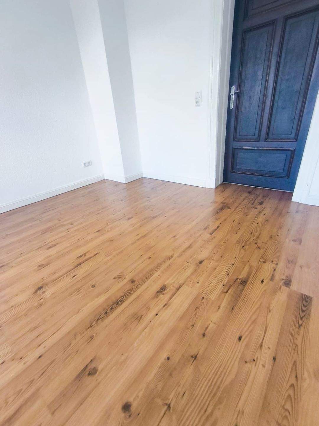 SCHÖNER BALKON / DECKENSTUCK / HELLE WOHNUNG / GROSSER GARTEN – Leipzig – Vorschaubild 5