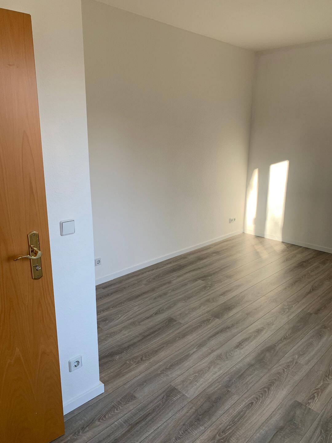 2 RW mit Balkon und Tageslichtbad im ruhigen Fliegerstädtchen – Merseburg – Vorschaubild 2