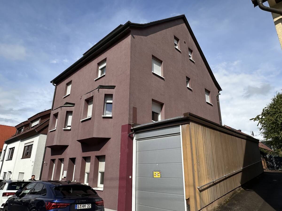 8-Fam.Haus - saniert 2011 - viel Lagerfläche und Ausbaupotetial - ruhige Lage von Möhringen – 70567 Stuttgart – Bild 1 von 9