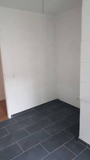 Modernisierte 4-Zimmer-Wohnung mit 2 Balkonen und Parkett in begehrter Lage von Frankfurt-Ginnheim – 60431 Frankfurt am Main – Vorschaubild 8