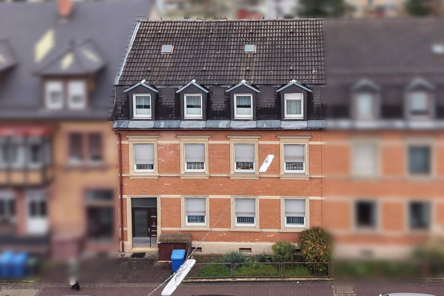 Investmentgelegenheit in Durlach: teilvermietetes Dreifamilienhaus mit Potenzial – Karlsruhe – Bild 1 von 9