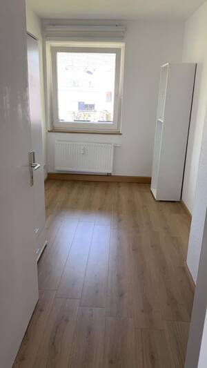 Attraktive 4-Zimmer-Wohnung in begehrter Wohnlage – teilmöbliert & mit Stellplatz – 90766 Fürth – Vorschaubild 3