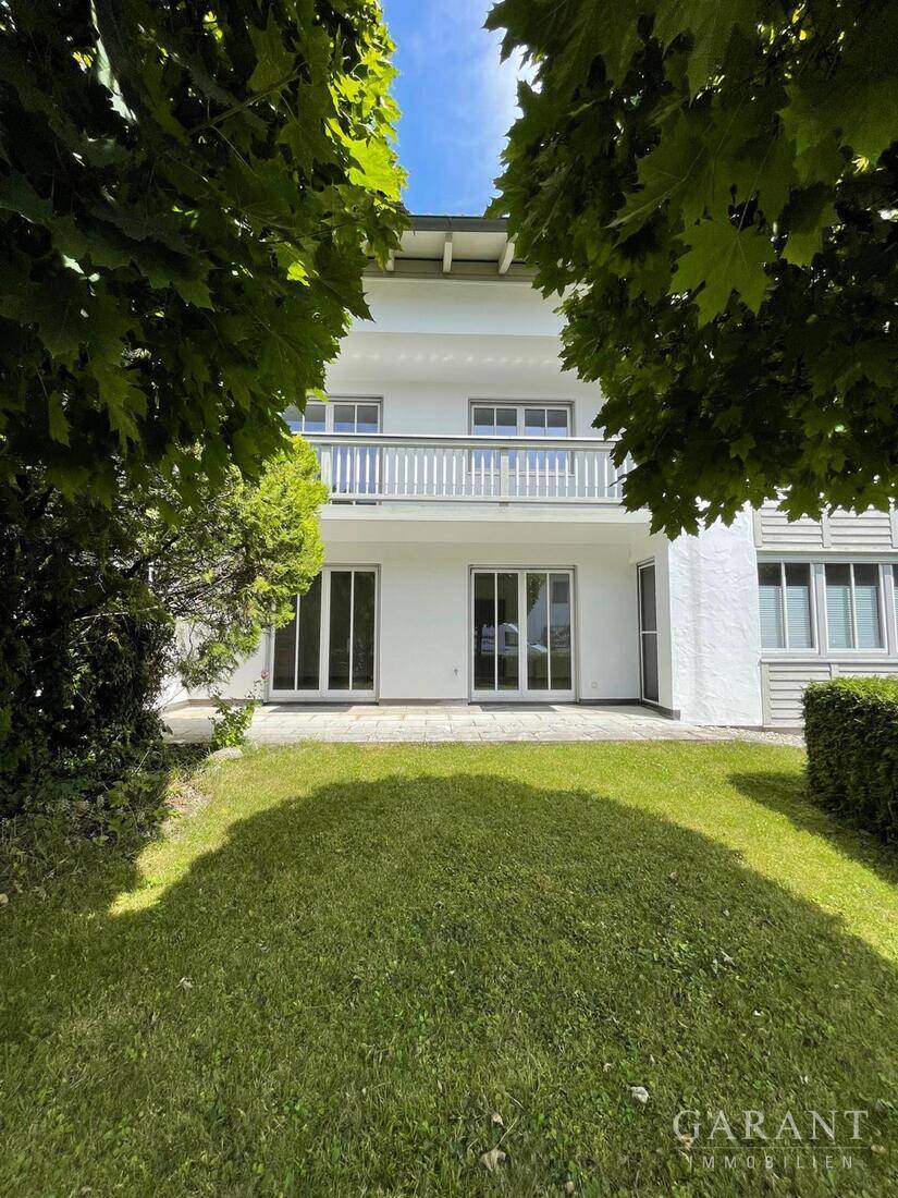 Vielseitiges Dreifamilienhaus in begehrter Lage von Raubling - alle Wohneinheiten frei! – Raubling – Bild 1 von 9