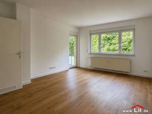 Modernisierte 3-Zimmer-Wohnung mit Balkon und Blick ins Grüne – 60488 Frankfurt am Main – Vorschaubild 2