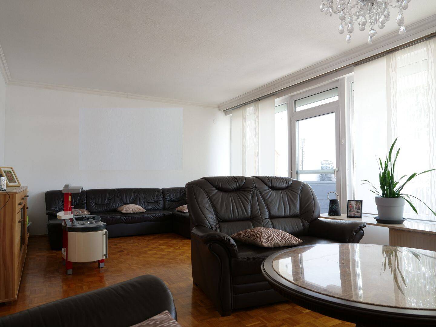 Viel Platz für Ihre Ideen. Großzügiger Bungalow in ruhiger Lage von Erbes-Büdesheim – Erbes-Büdesheim – Vorschaubild 3