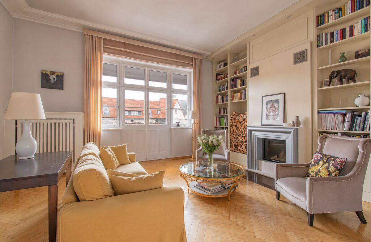 Eindrucksvolle 7-Zimmer Wohnung - Altbaucharme im beliebten Grindelviertel – 20146 Hamburg – Bild 1 von 9