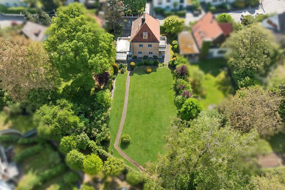 Traumhaftes Grundstück mit Ausbaupotenzial auf bis zu 430 m² Wohnfläche. Raum für Ihre Vision. – 80939 München – Bild 1 von 8