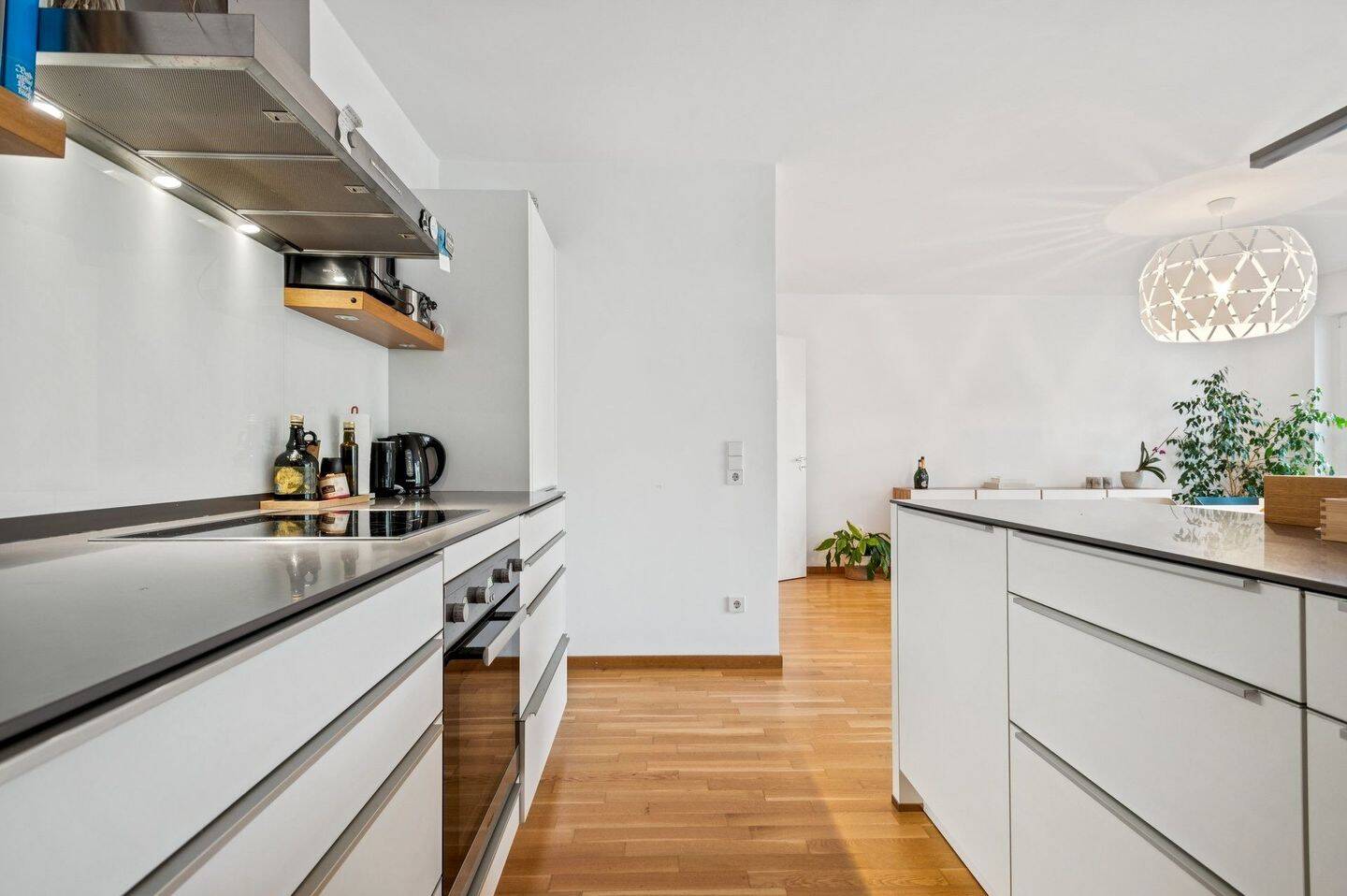 Großzügig & Lichtdurchflutet: Neuwertige 3-Zimmer-Wohnung mit Süd-Balkon & hochwertiger Ausstattung – München – Vorschaubild 4