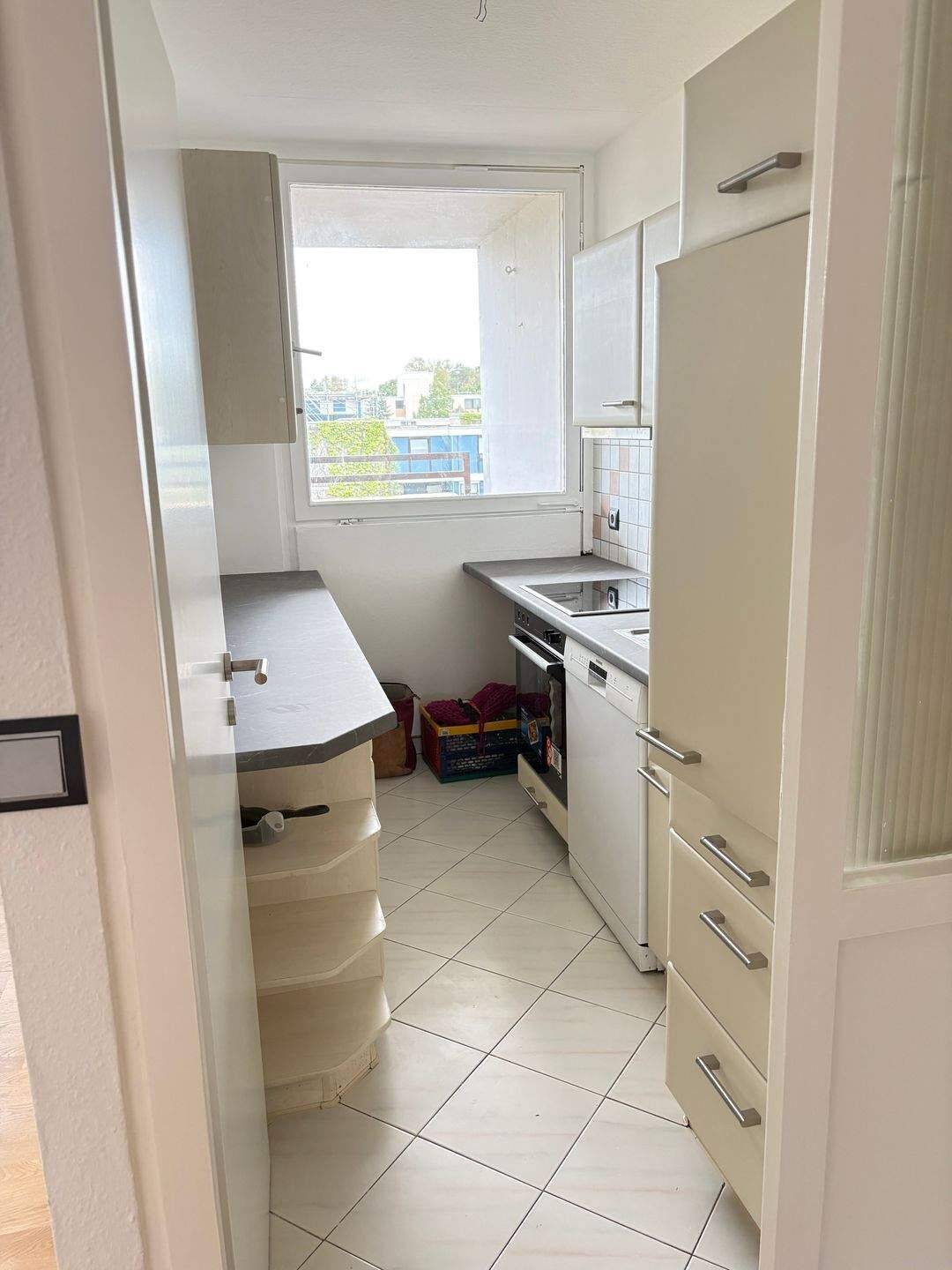 Teilmöblierte 2 Zimmer Wohnung mit Loggia, EBK und Schlafzimmer - Schwimmbad + Sauna gefällig? – Nürnberg – Vorschaubild 8