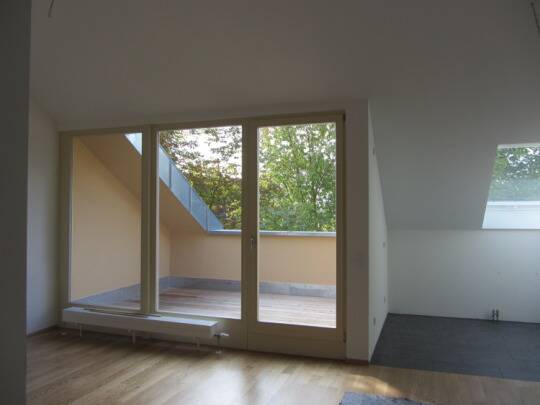 Gepflegte 3,5-Zimmer-Dachgeschosswohnung mit Loggia und EBK – Ludwigsburg – Vorschaubild 3