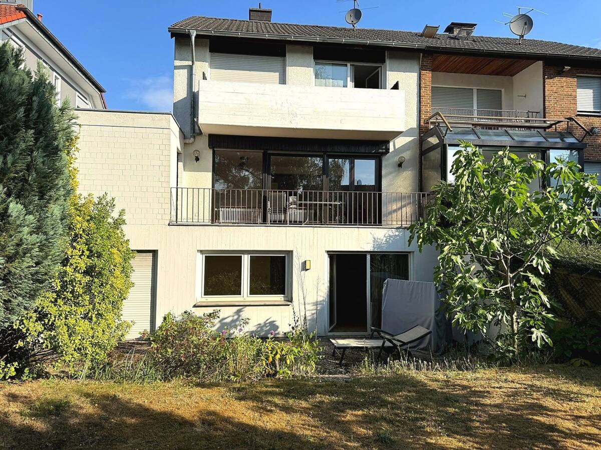 Großzügige Doppelhaushälfte mit Einliegerwohnung in beliebter Wohnlage von Köln-Rondorf – 50997 Köln – Bild 1 von 9