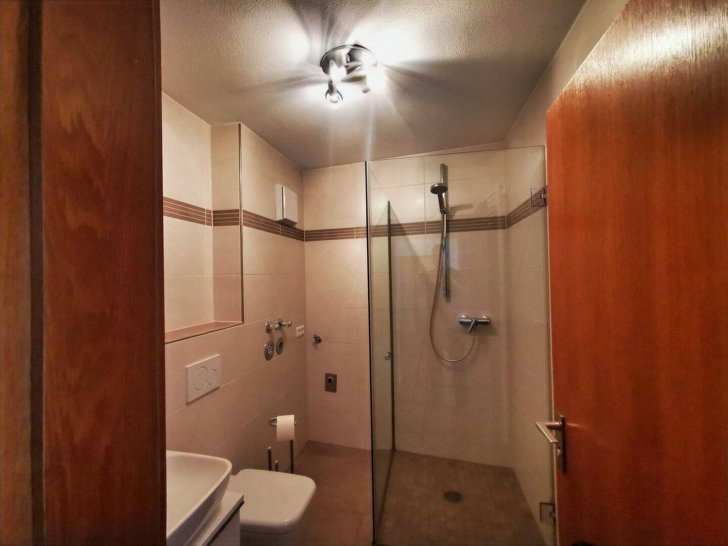 Attraktive 2-Zimmer-Wohnung mit Balkon, Aufzug & Tiefgarage! – München – Vorschaubild 4