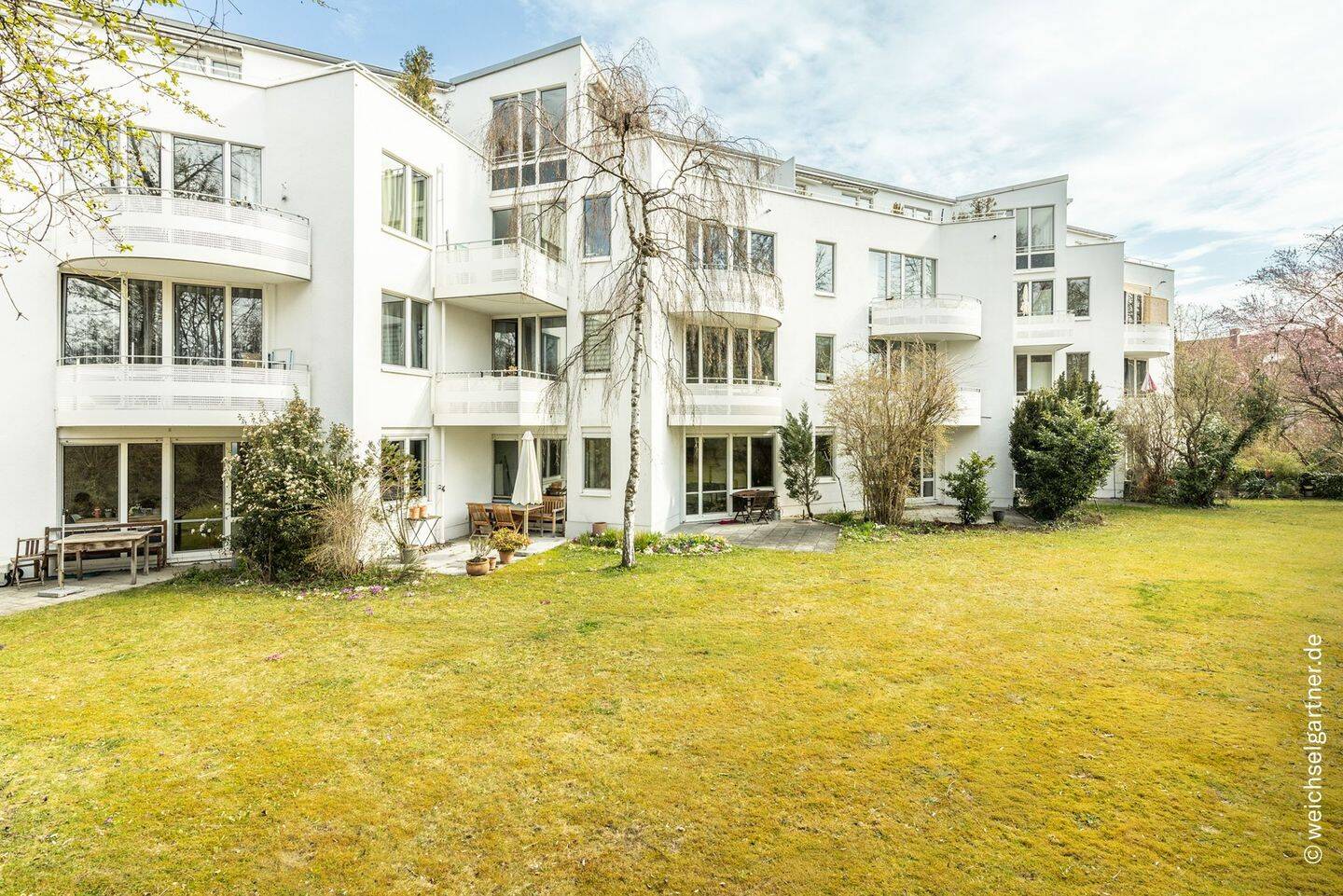 Ab August 2026 bezugsfrei: Attraktive Erdgeschosswohnung mit Südterrasse und Hobbyraum – München – Vorschaubild 2