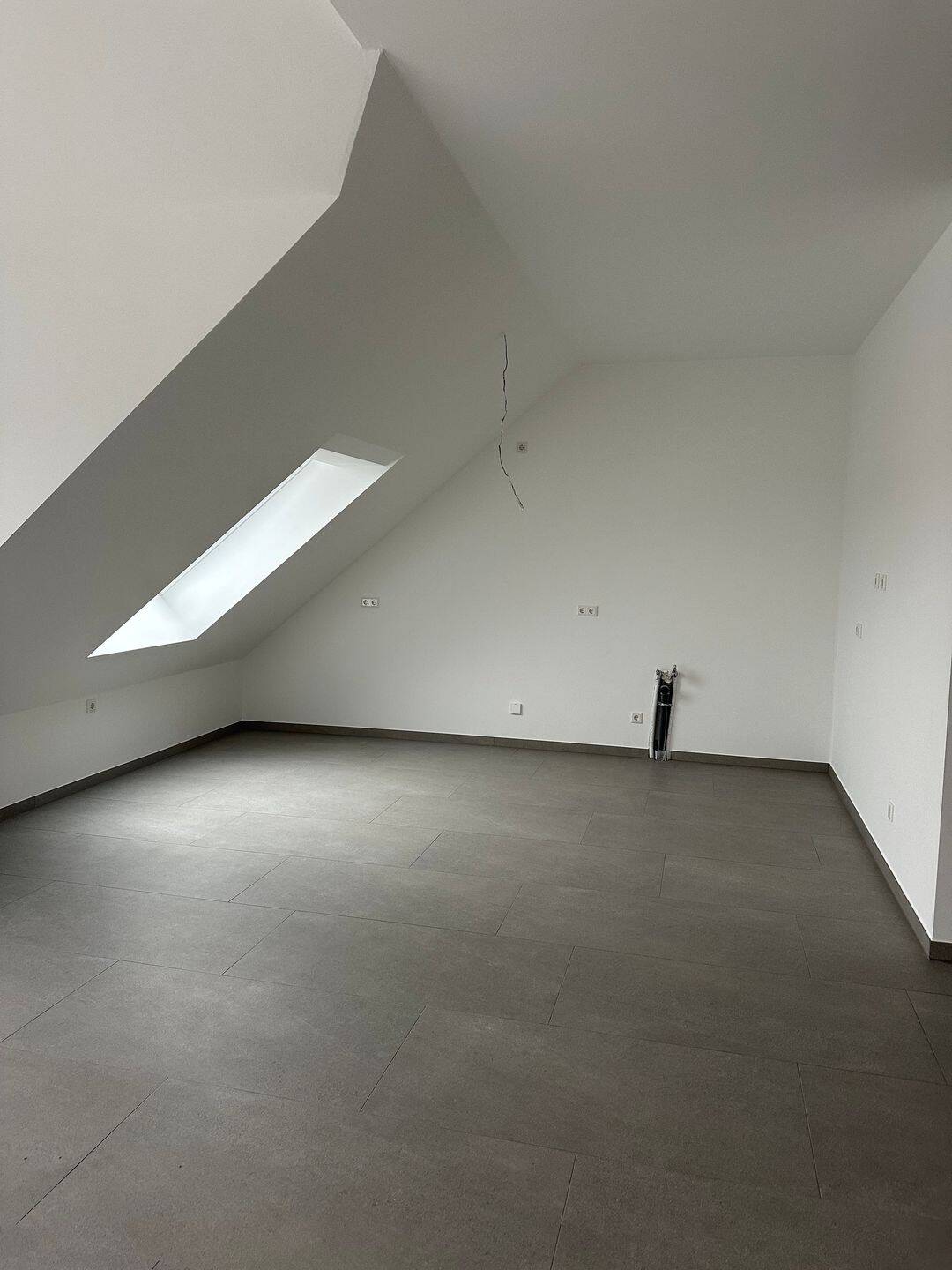 Neubau-Highlight in Sulzbach am Main: 4-Zimmer-DG-Wohnung mit zwei Balkonen *Weitere auf Anfrage verfügbar* – Sulzbach am Main – Vorschaubild 2