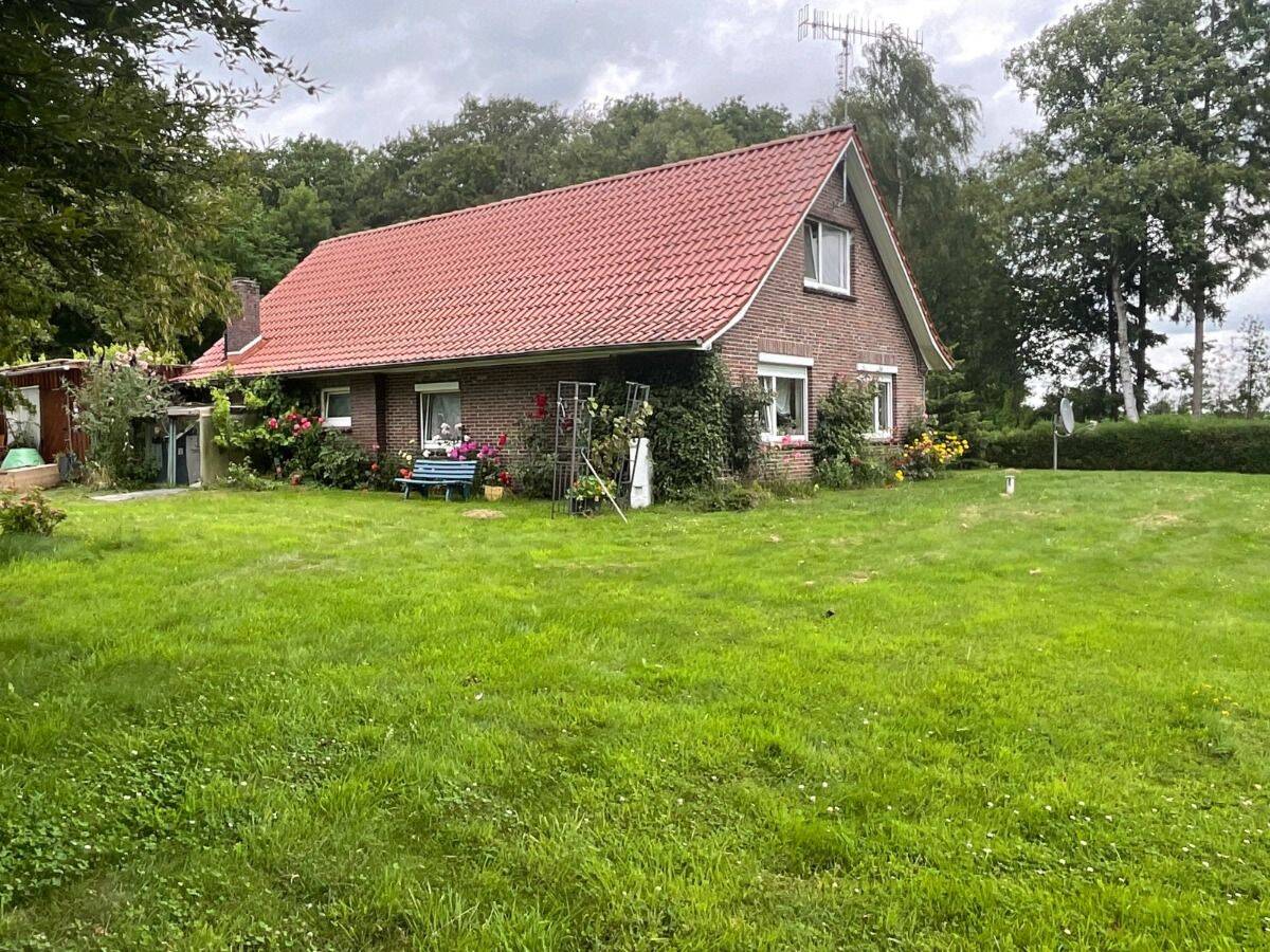 EINFAMILIENHAUS MIT NATURTEICH IN WALDLAGE & 5017QM GRUNDSTÜCK ZUR TIERHALTUNG IN WESTERSTEDE