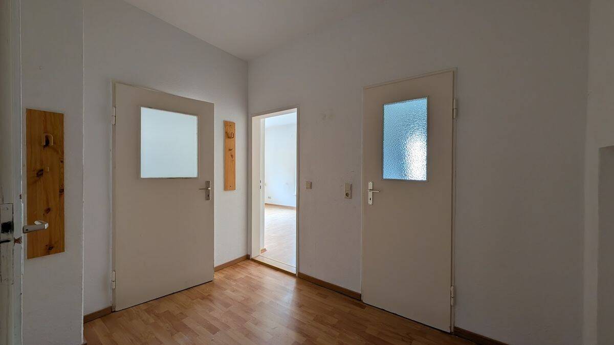 EUTRITZSCH + 2 RAUM + 2. OBERGESCHOSS + AB JULI – Leipzig – Vorschaubild 4