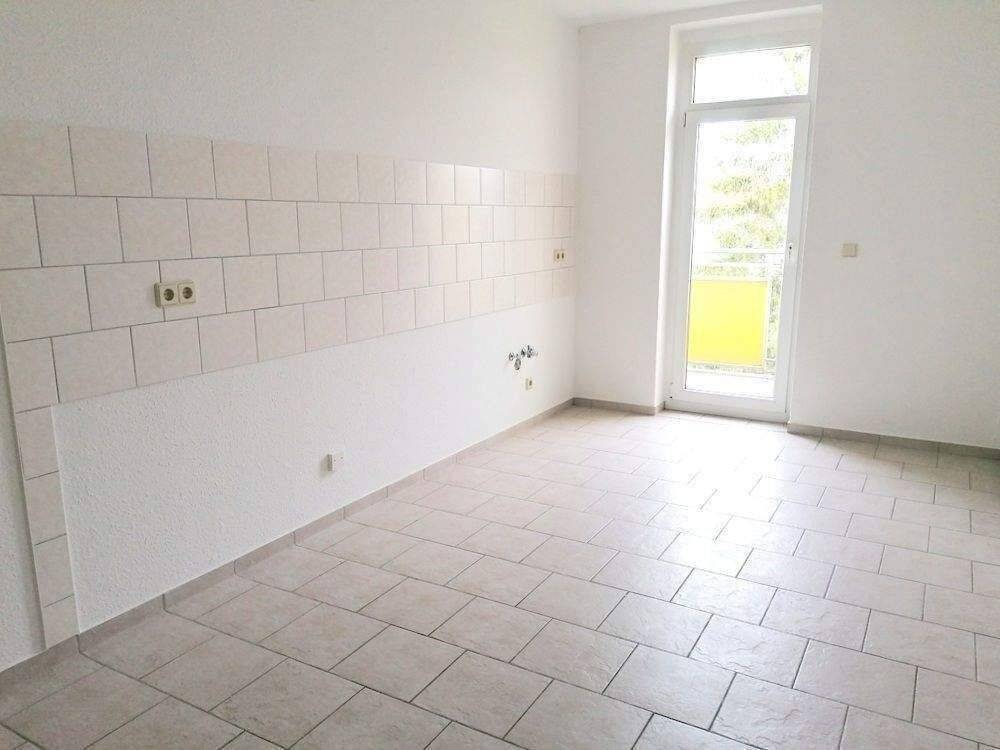 !! Dachgeschosswohnung mit Fußbodenheizung, Balkon, PKW-Stellplatz in ruhiger Nebenstraße !! – Chemnitz – Vorschaubild 4