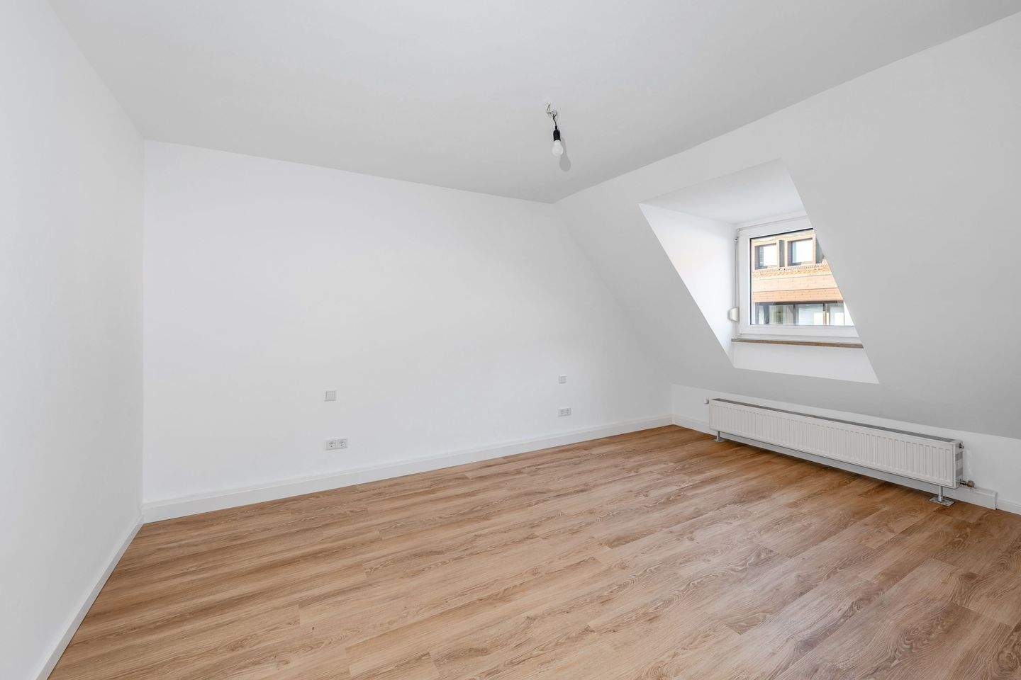 Charmante 3-Zimmer-Wohnung – modernisiert und zentrumsnah mit sehr guter Anbindung – Nürnberg – Bild 1 von 9